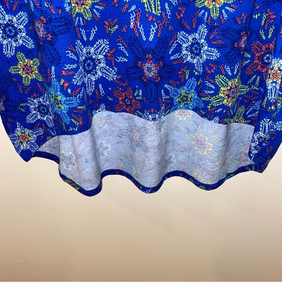 LulaRoe Blue Patterned Top - Size Large - Picture 4 of 10